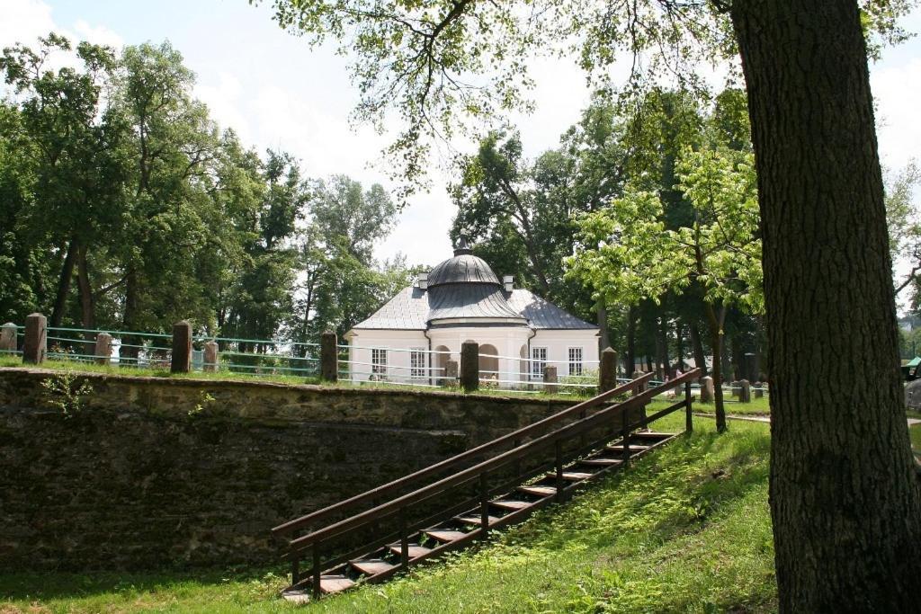 Palac Kurozweki Aparthotel Buitenkant foto