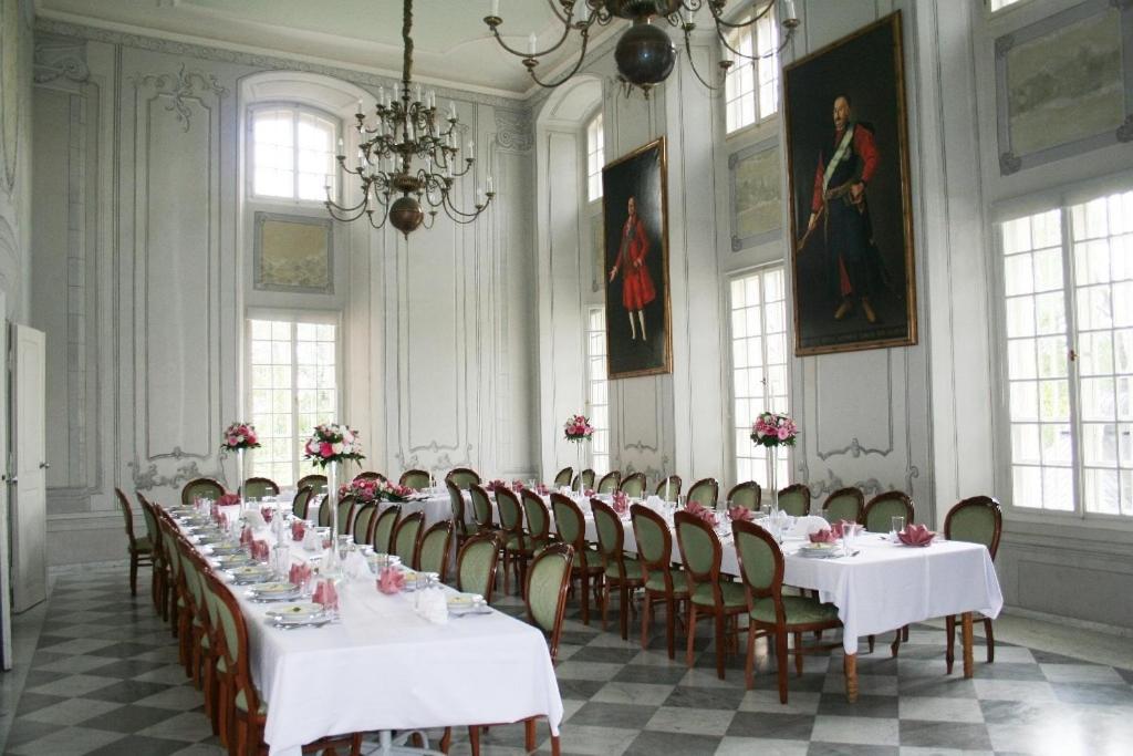Palac Kurozweki Aparthotel Buitenkant foto