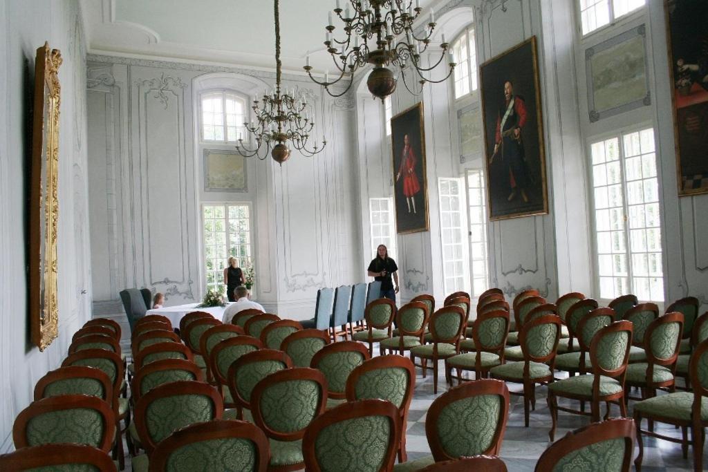 Palac Kurozweki Aparthotel Buitenkant foto