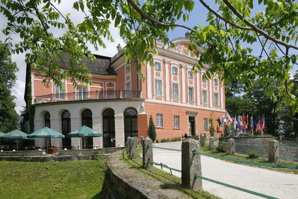 Palac Kurozweki Aparthotel Buitenkant foto