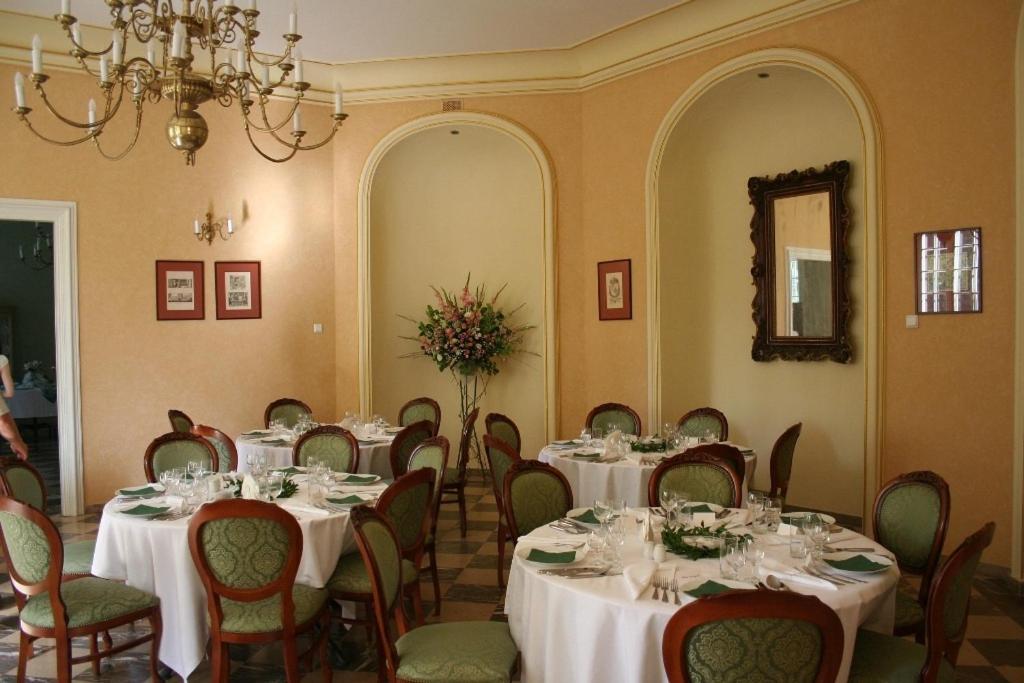 Palac Kurozweki Aparthotel Buitenkant foto